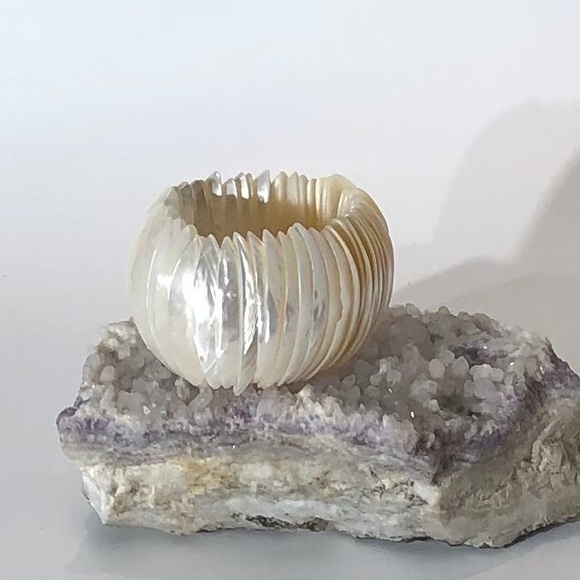 Hand Crafted Jewelry - Sea Shell Stretch Ivory Color Bracelet